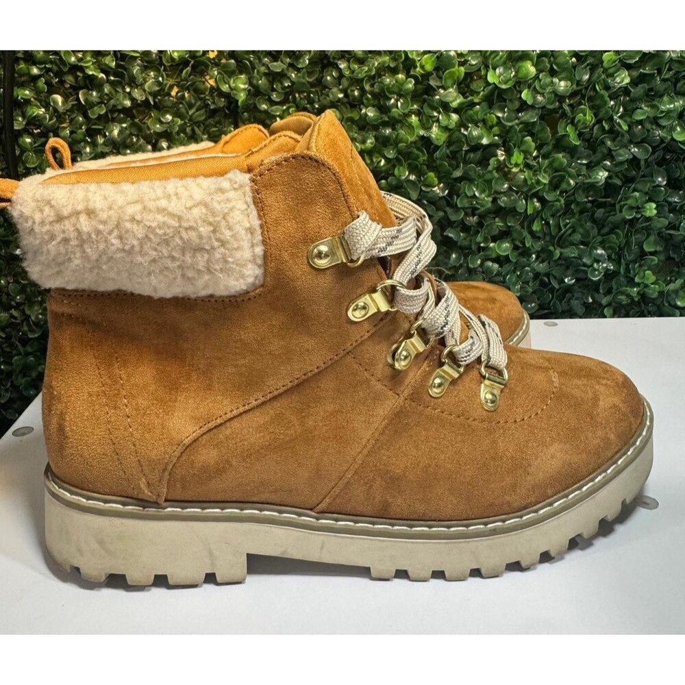 St John’s Bay Brown Ivory Shawna Women’s Size 7.5 Boots Memory Foam